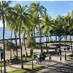 Lovely Condo 2 Bedrooms, 2 Bathrooms, Free 1 Parking At Waikiki Beach