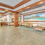 Sea View Condos At The Waikiki Banyan - Free Parking!