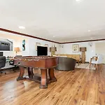 Tranquil Marina Front Pool House Resort