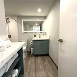 New Aloha Waikiki Ilikai Hotel Condo Free Parking