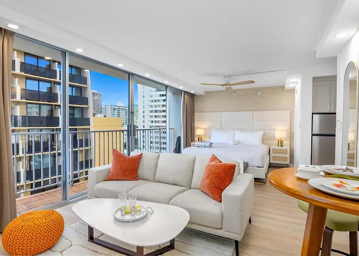Steps To Waikiki Beach! Newly Renovated With 75\