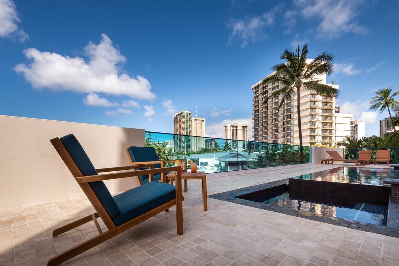 Waikiki Gateway