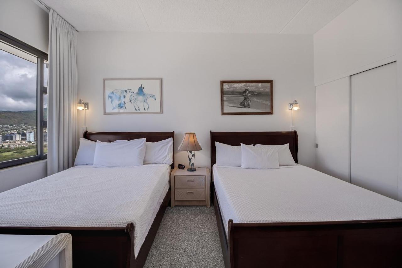 Sea View At The Waikiki Banyan - Free Parking! Apartment *