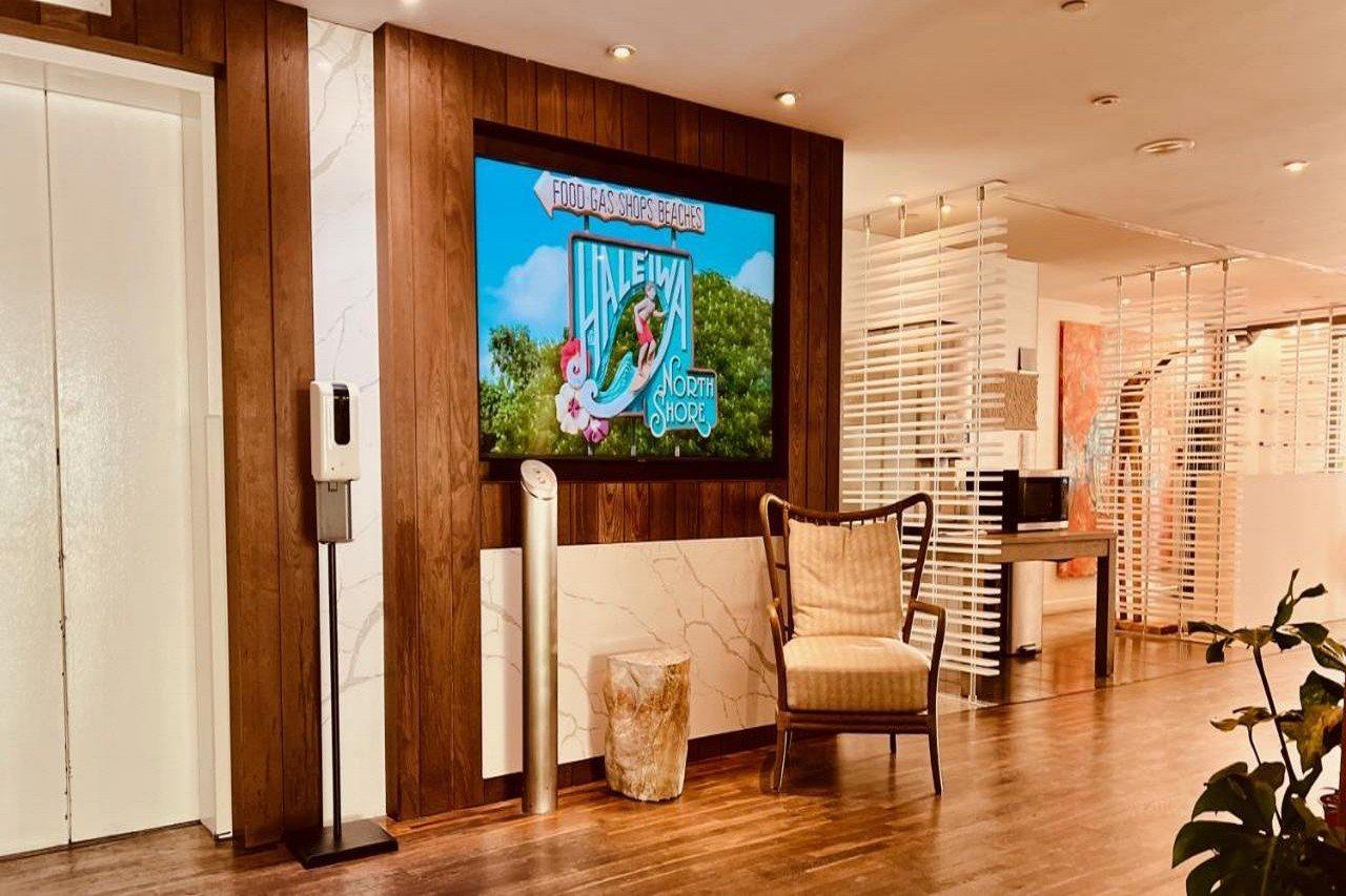 Waikiki Gateway