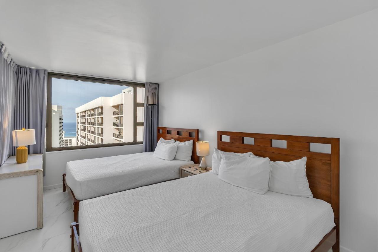 Sea View At The Waikiki Banyan - Free Parking!