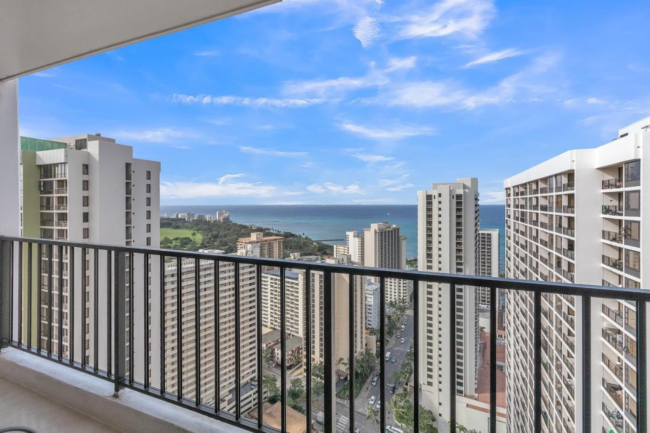 Sea View At The Waikiki Banyan - Free Parking! Apartment