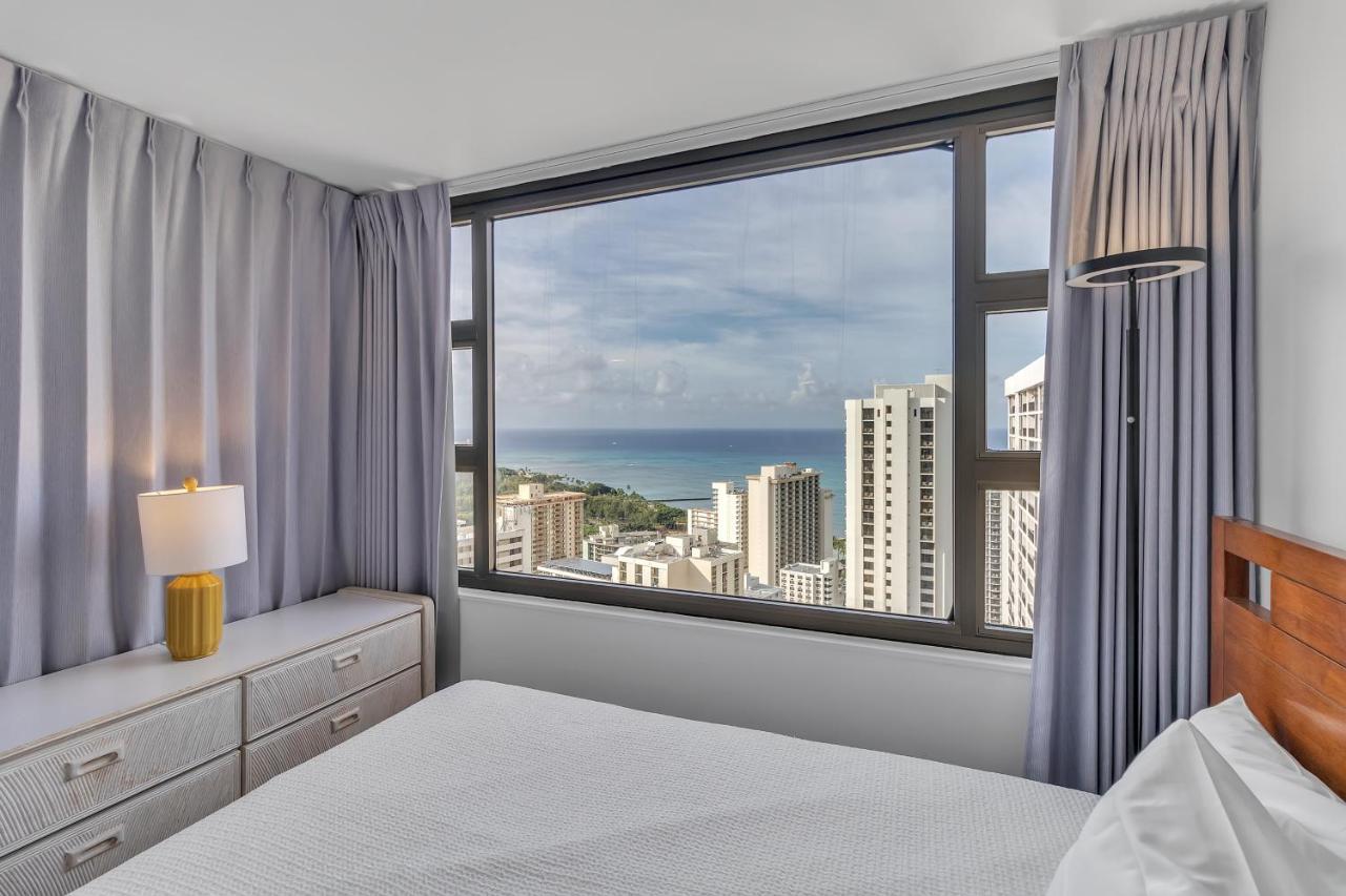 Sea View At The Waikiki Banyan - Free Parking! Apartment