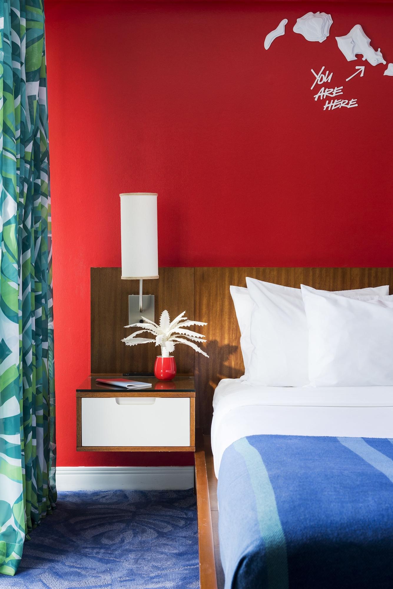 Shoreline Waikiki 4*