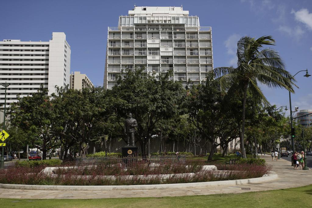 Waikiki Gateway