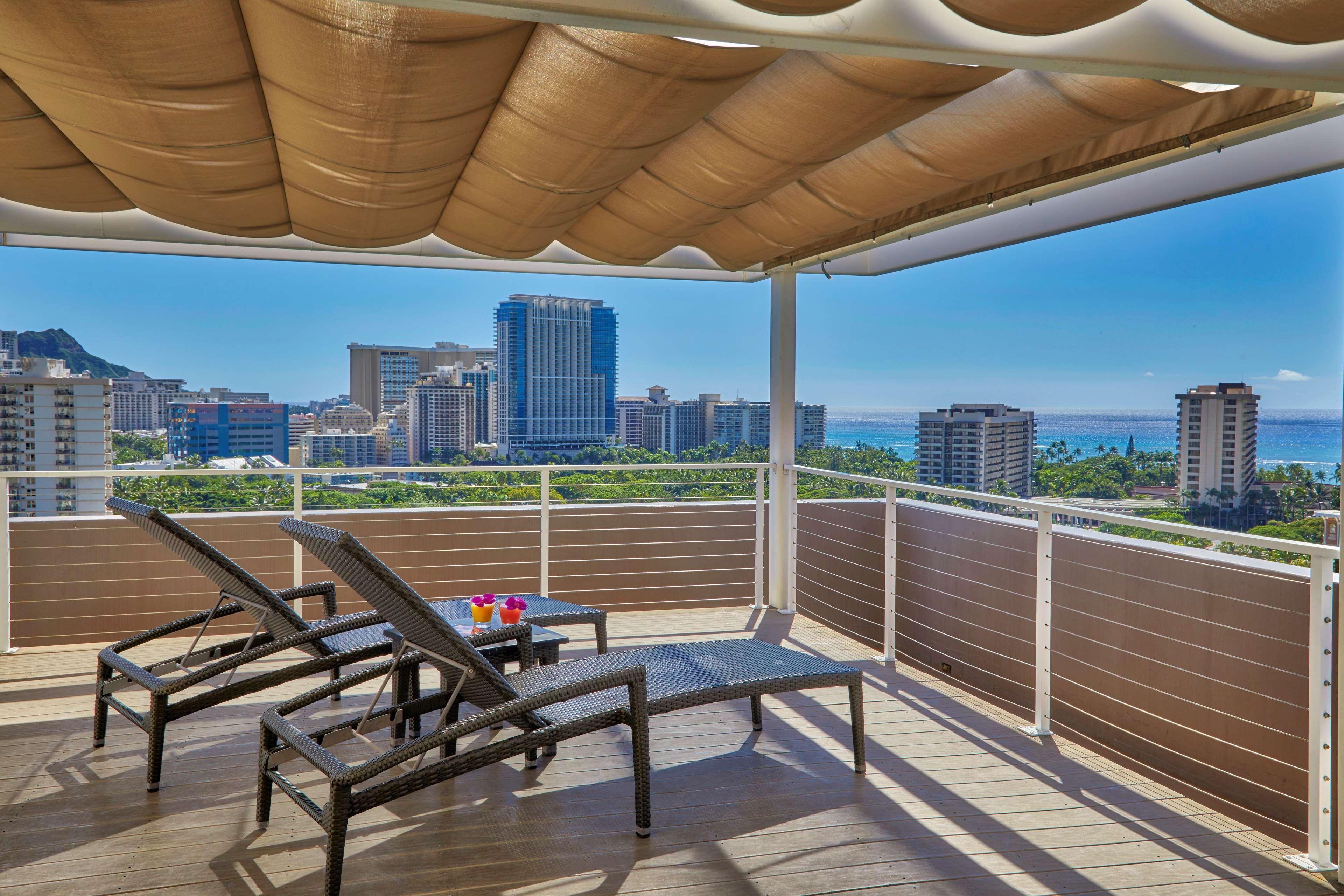 Resort Express Waikiki By Ihg 3*