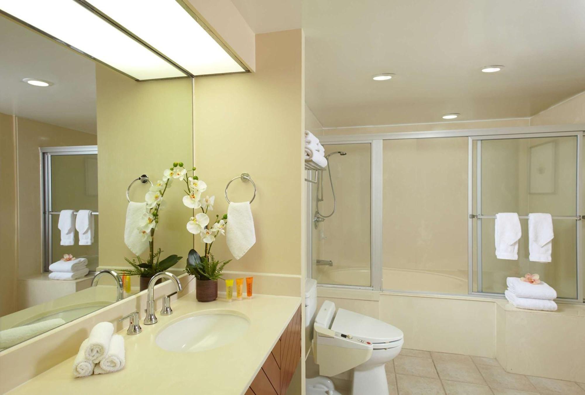 Oasis Waikiki Hotel 3*