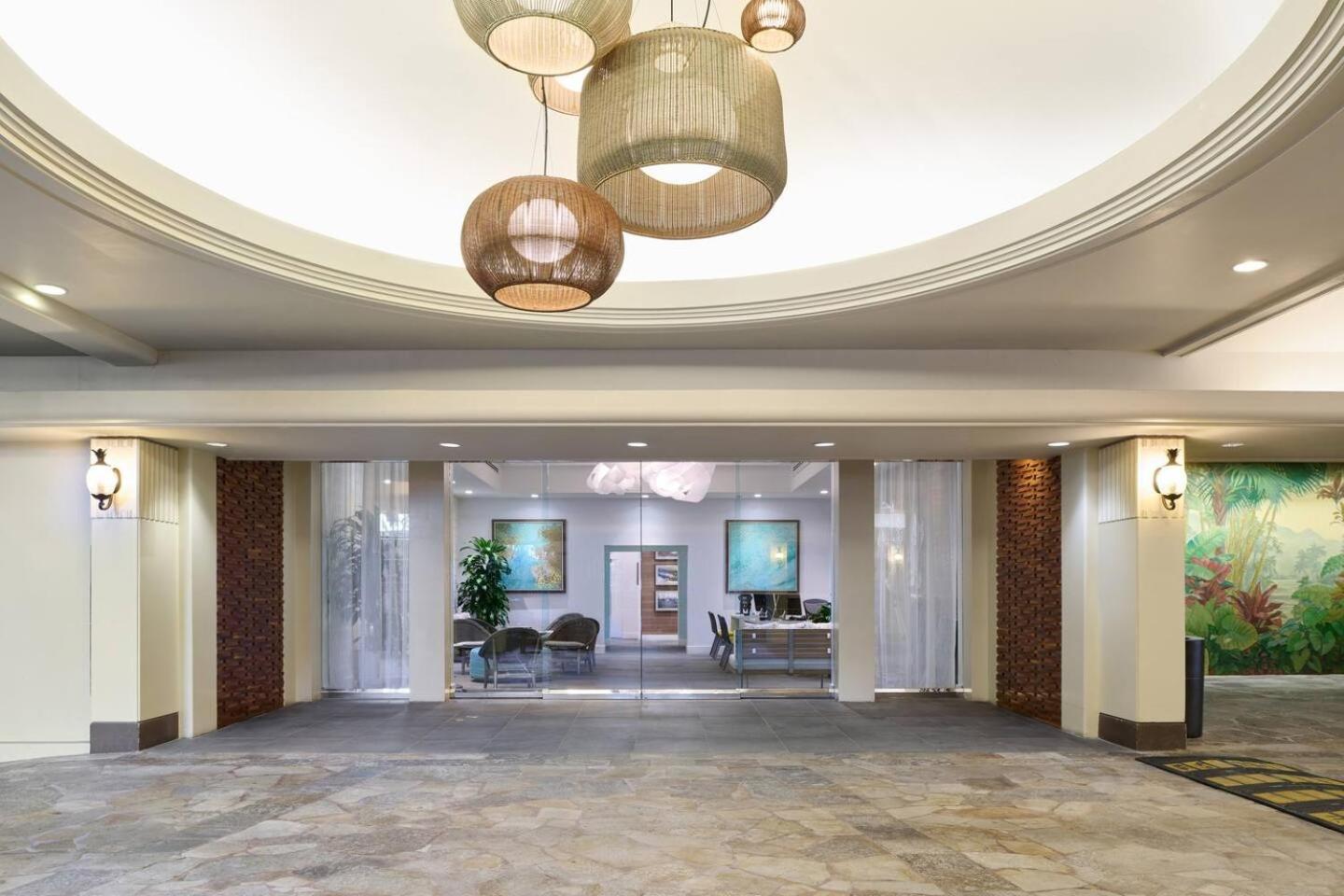 High Floor Luxury Oceanfront At Waikiki Tower Aparthotel *