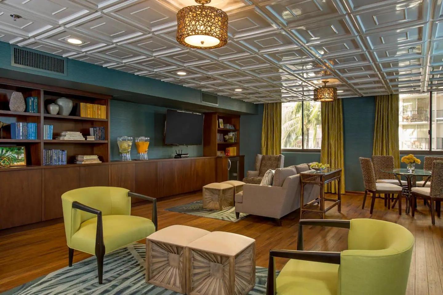 High Floor Luxury Oceanfront At Waikiki Tower Aparthotel