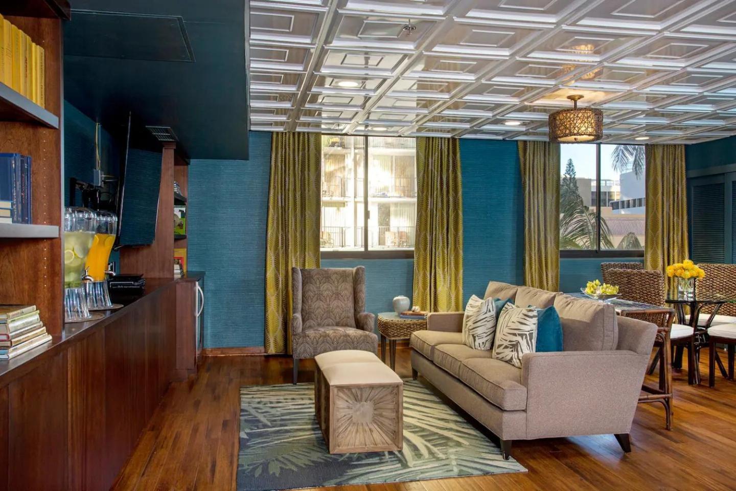 High Floor Luxury Oceanfront At Waikiki Tower Aparthotel *