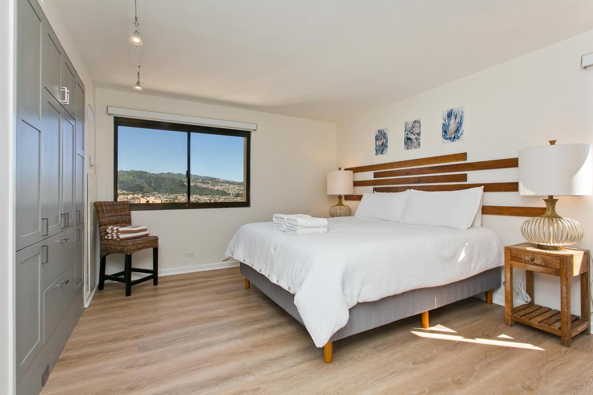 High Floor Luxury Oceanfront At Waikiki Tower