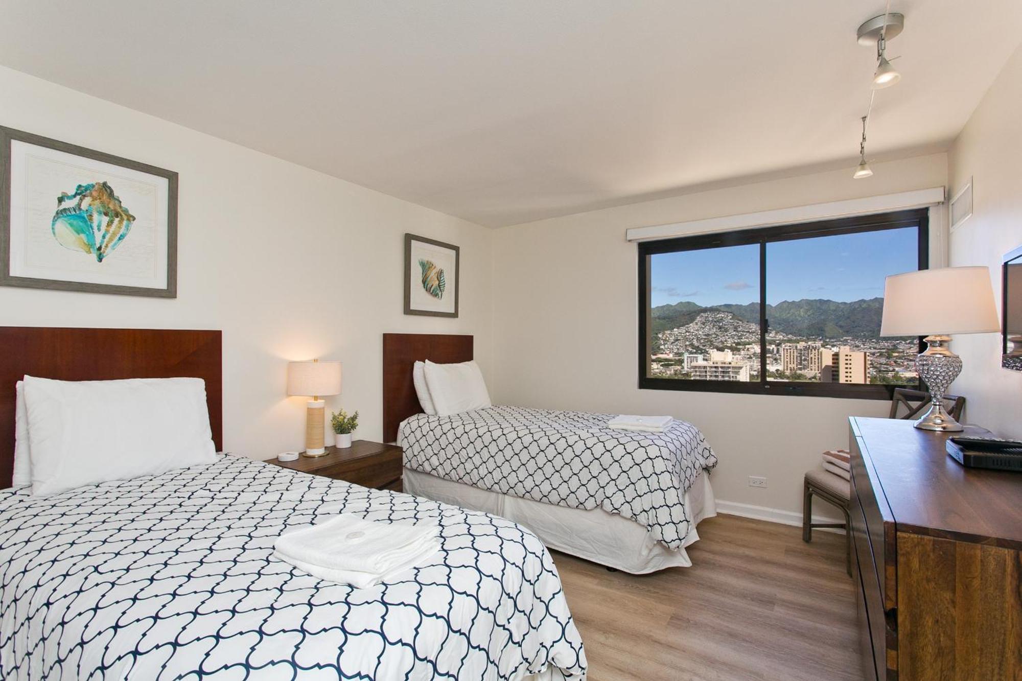 High Floor Luxury Oceanfront At Waikiki Tower Aparthotel *