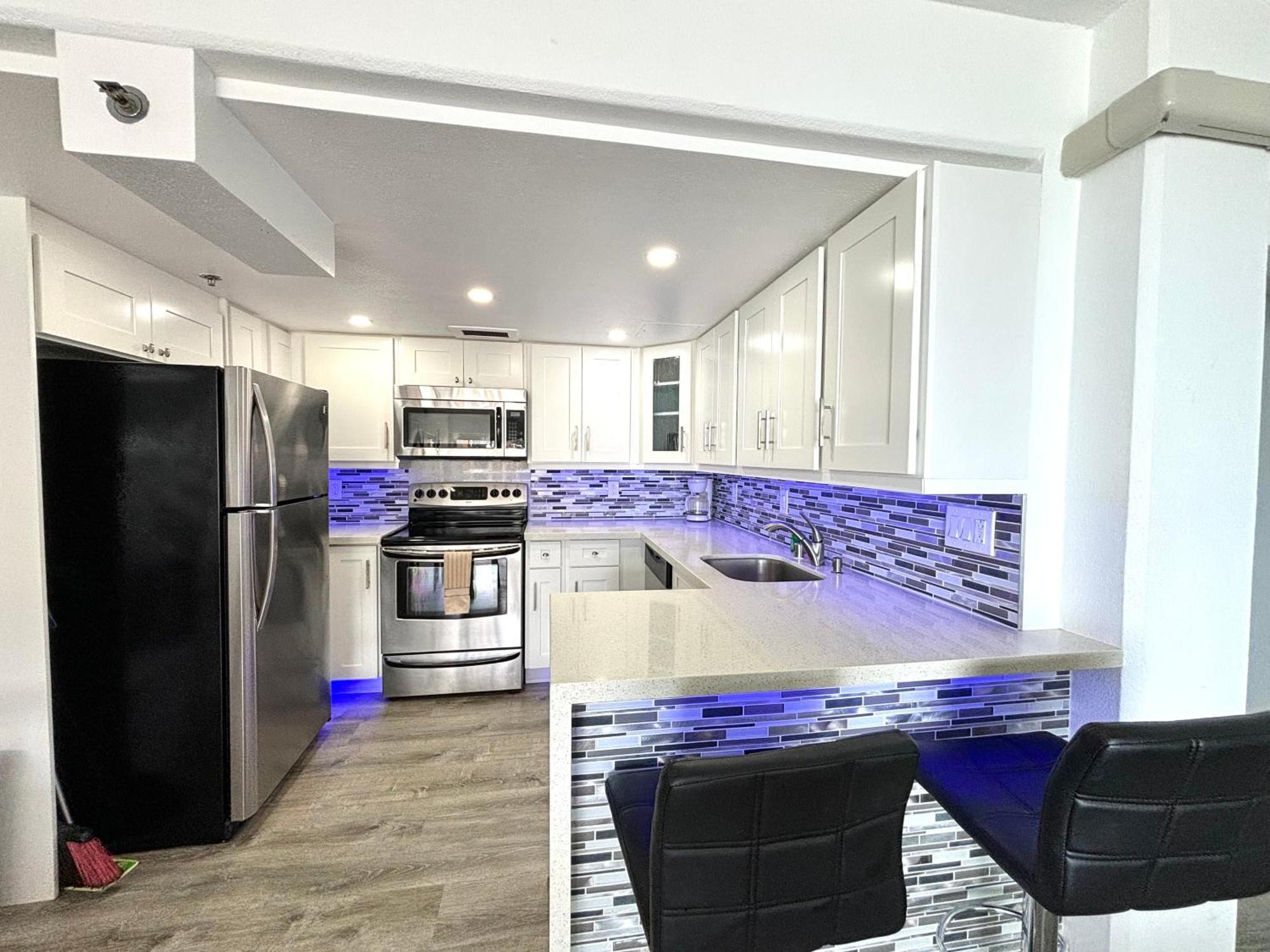 Ilikai 1822-2br2ba Modern Unit With Ocean &harbor Views No Fees Holiday home
