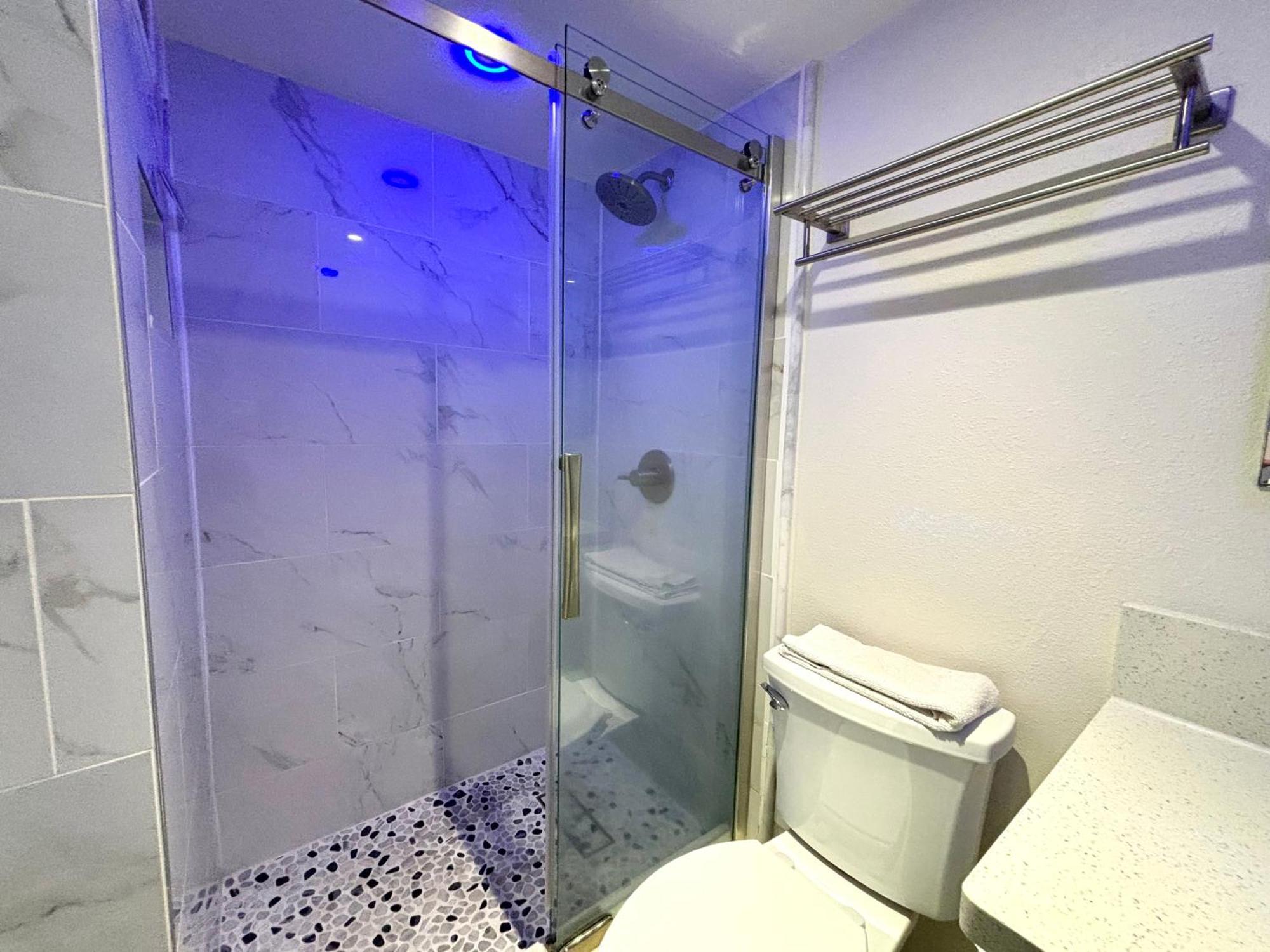 Holiday home Ilikai 1822-2br2ba Modern Unit With Ocean &harbor Views No Fees
