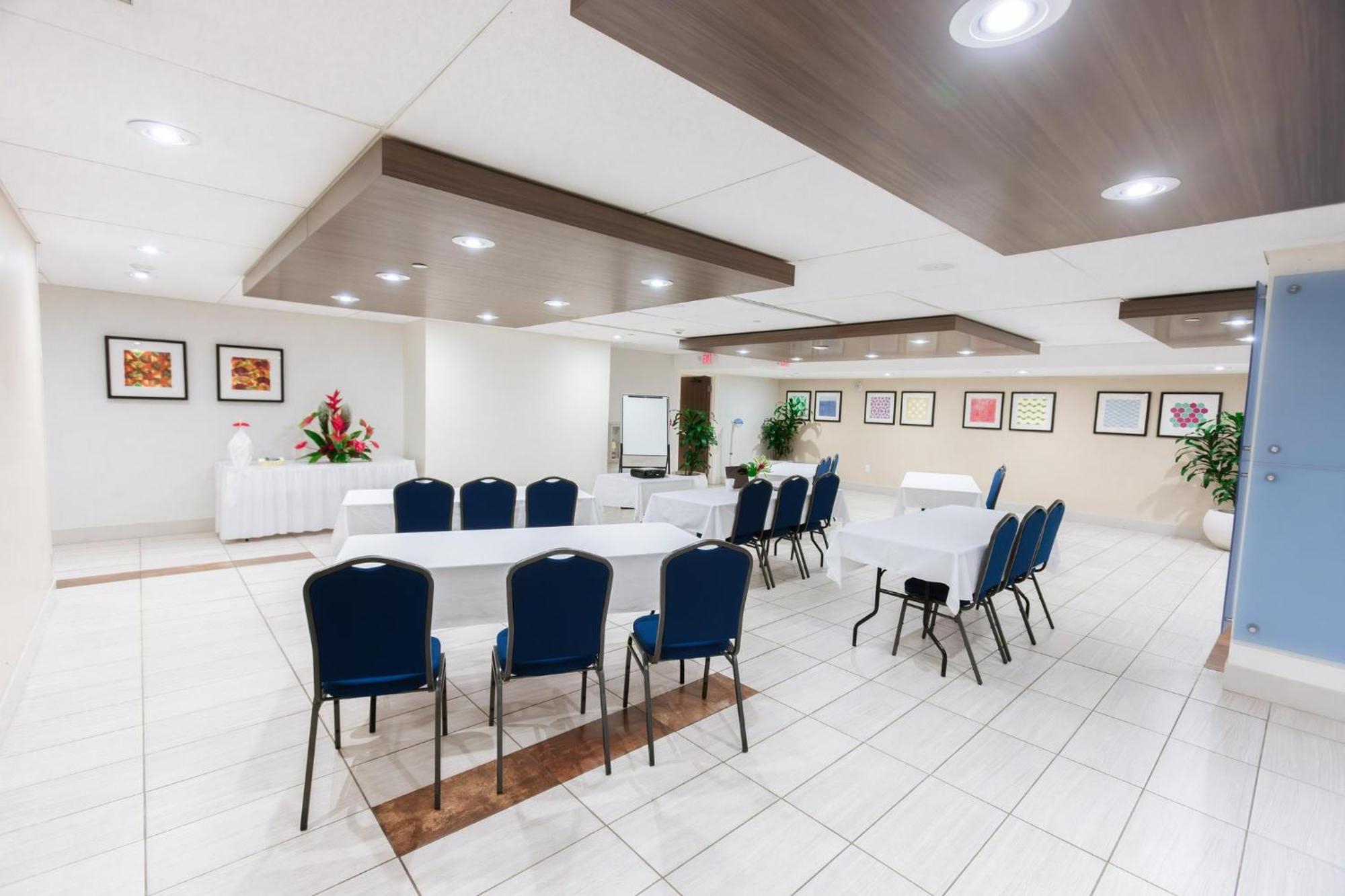 Express Waikiki By Ihg