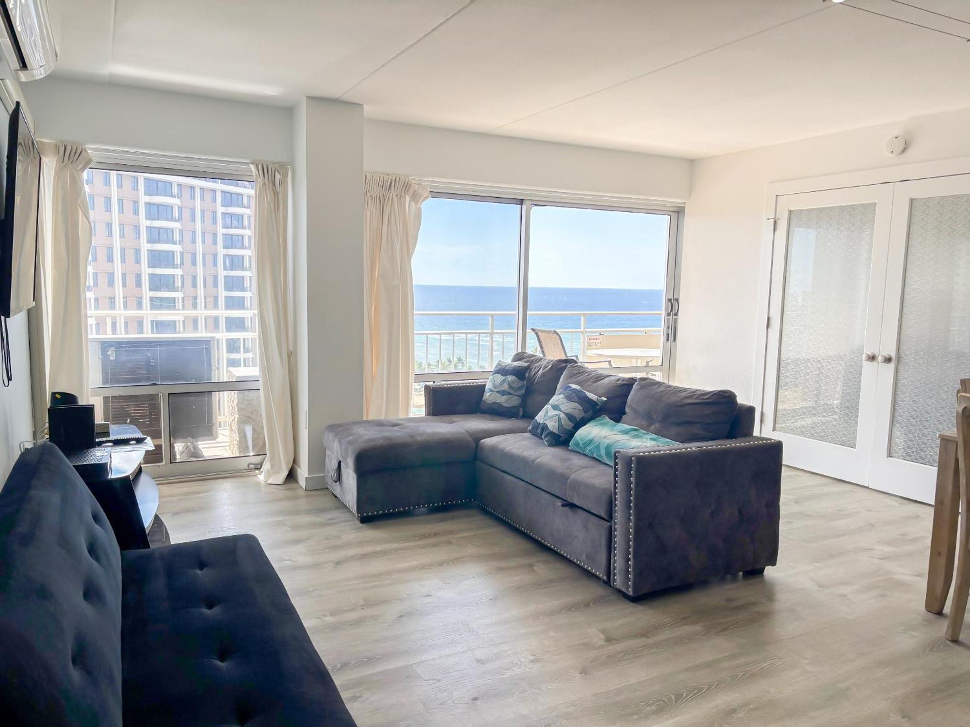 Ilikai 1822-2br2ba Modern Unit With Ocean &harbor Views No Fees