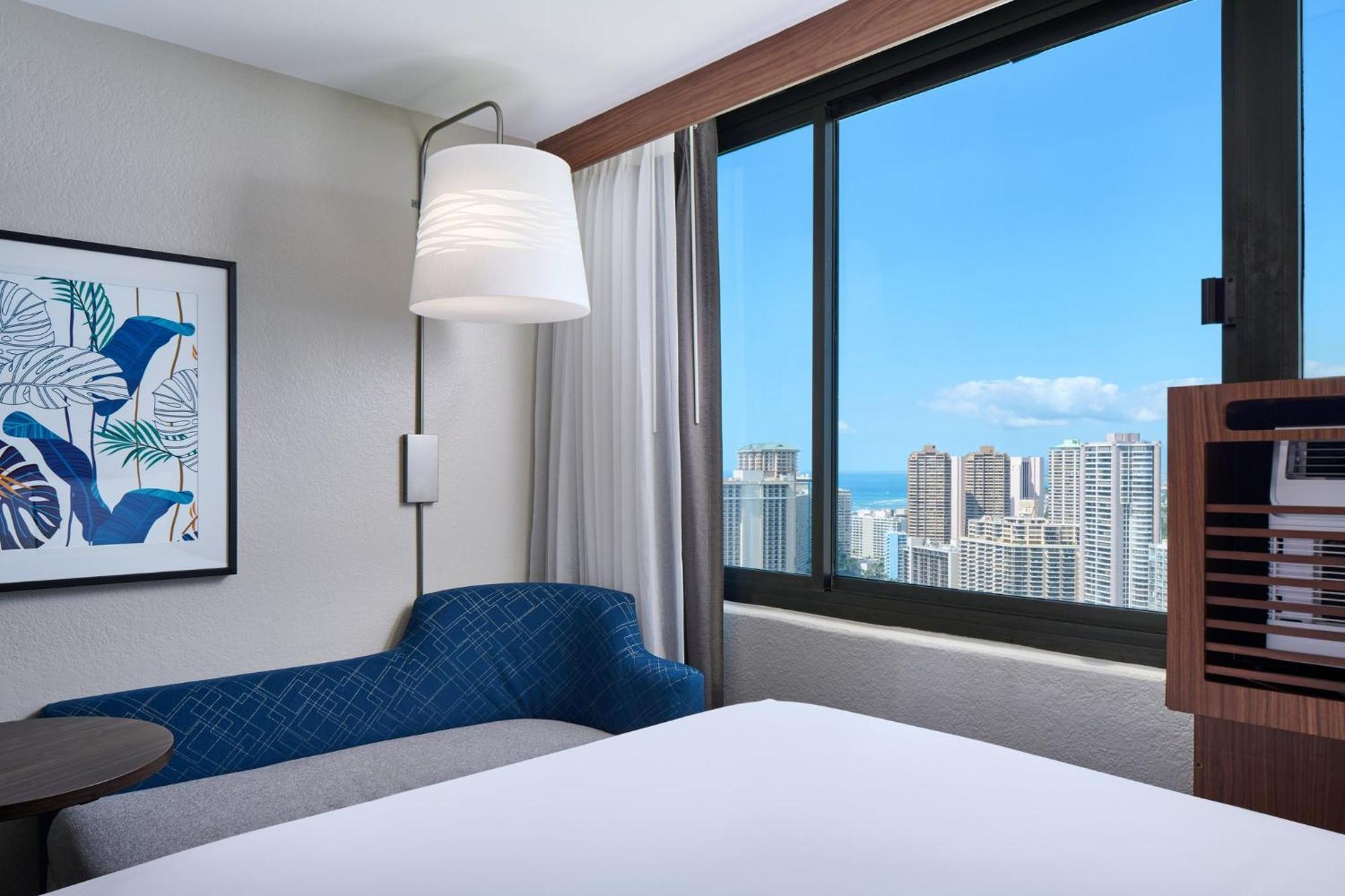 Express Waikiki By Ihg Resort 3*