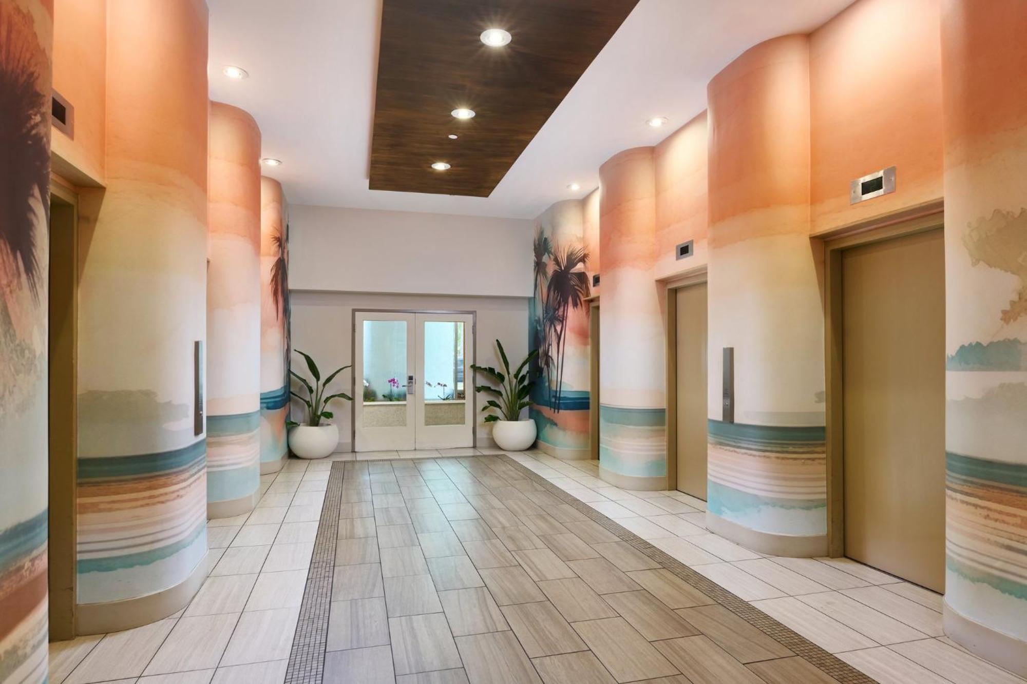 Resort Express Waikiki By Ihg 3*