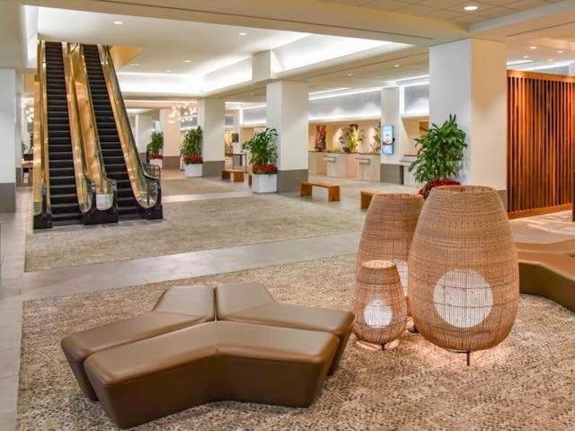 Newly Renovated Floor Balcony * Honolulu