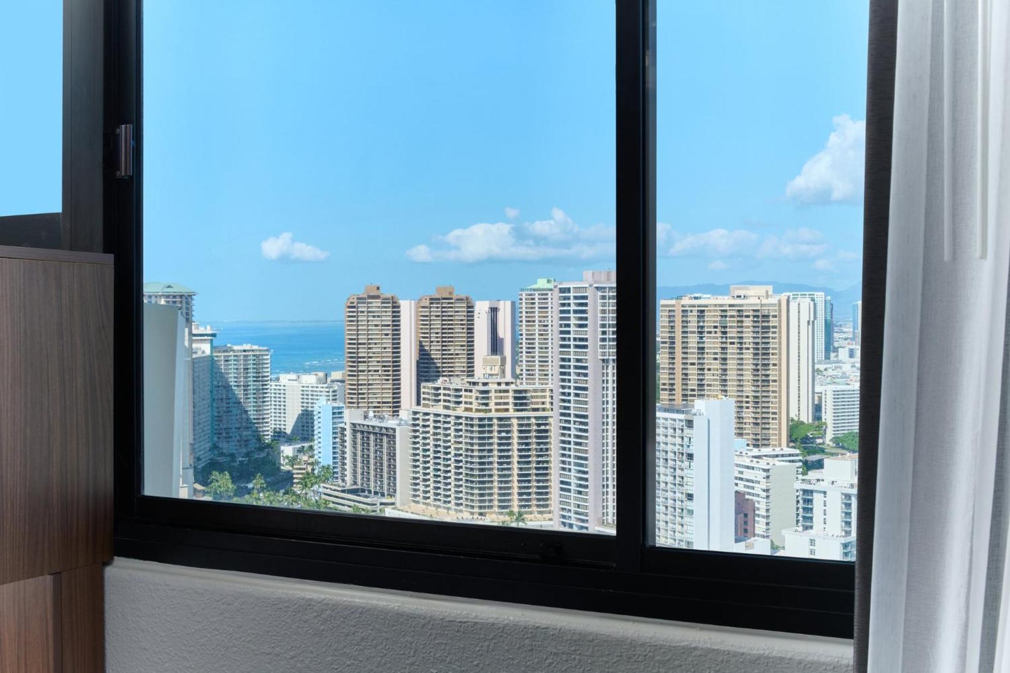 Express Waikiki By Ihg Resort 3*