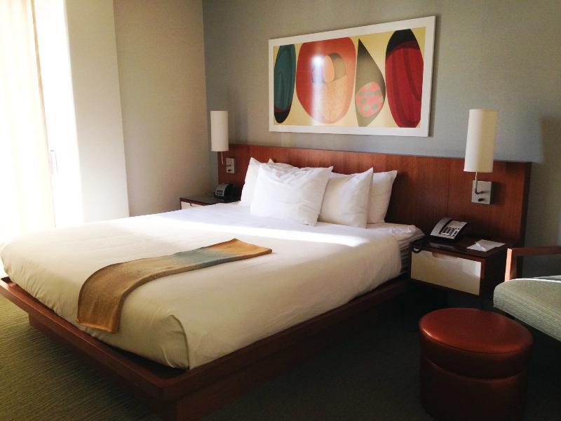Hotel Shoreline Waikiki