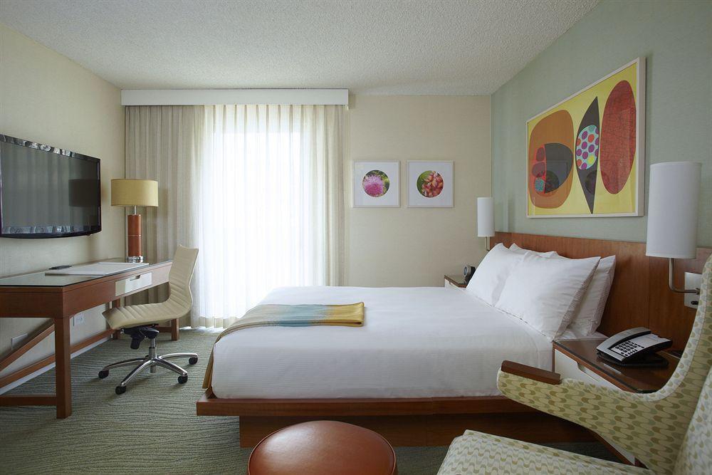 Shoreline Waikiki 4*