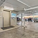 Modern Waikiki Condo Perfect For Beach Getaway!