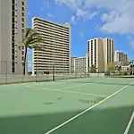 Pe\'A Ocean View Suite @Waikiki Banyan +1 Free Park