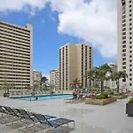 Lovely 1Br Condo At The Waikiki Banyan With Pool