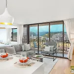 Tastefully Remodeled Apt With Mountain View & Free Parking!