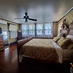 Manoa Valley Inn