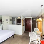 Spacious Condos With Private Balcony At Discovery Bay - Free Wifi, Near Beaches!
