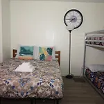 Waikiki Canal Family Room 6Person