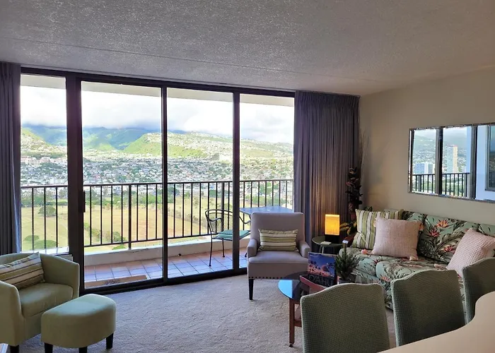 Mauka Suite At The Waikiki Banyan
