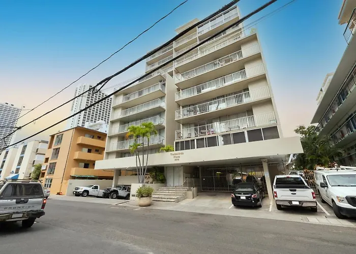 Modern Waikiki Condo Perfect For Beach Getaway!