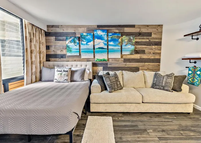 Inviting Waikiki Grand Hotel Room One Block To Beach!