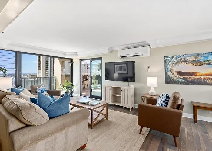Expansive Lanai W/ Panoramic Views - Walk To Waikiki Beach