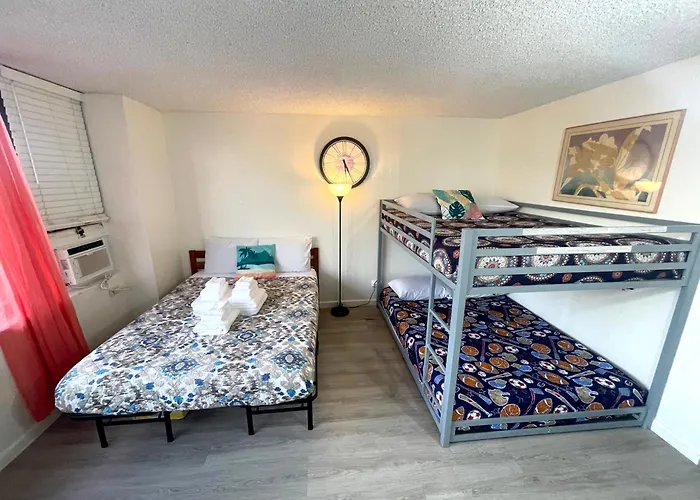 Waikiki Canal Family Room 6Person