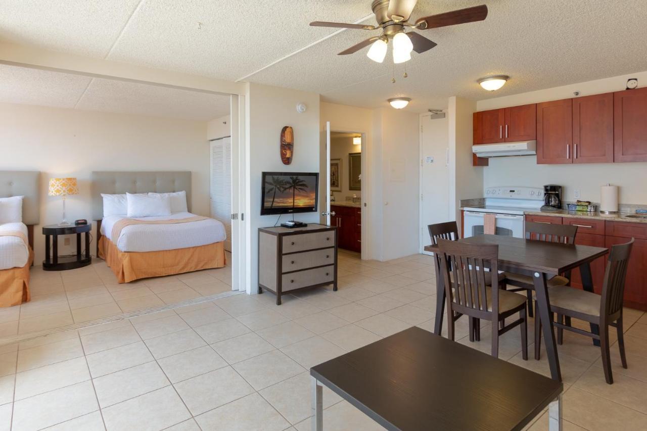 Deluxe Waikiki Banyan - Free Parking & Wifi Apartment *