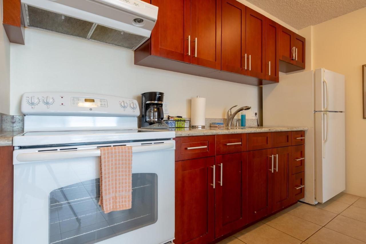 Deluxe Waikiki Banyan - Free Parking & Wifi Apartment *