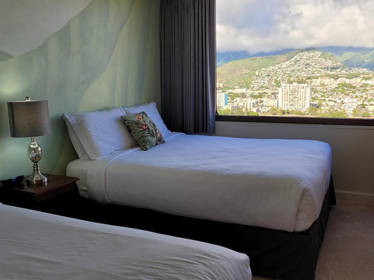 Mauka At The Waikiki Banyan Apartment