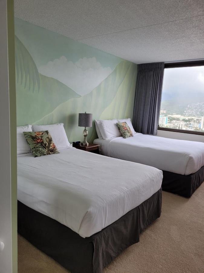 Mauka At The Waikiki Banyan