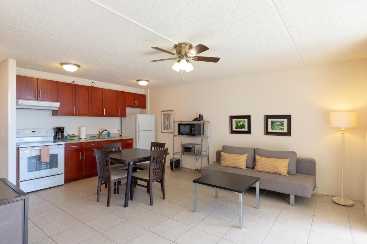 Deluxe Waikiki Banyan - Free Parking & Wifi Apartment