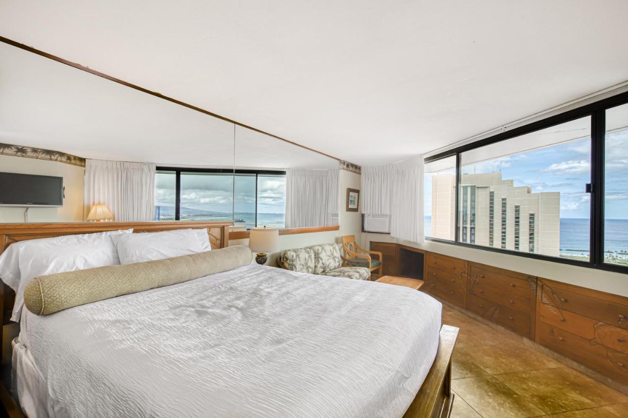 Marina Tower 3702