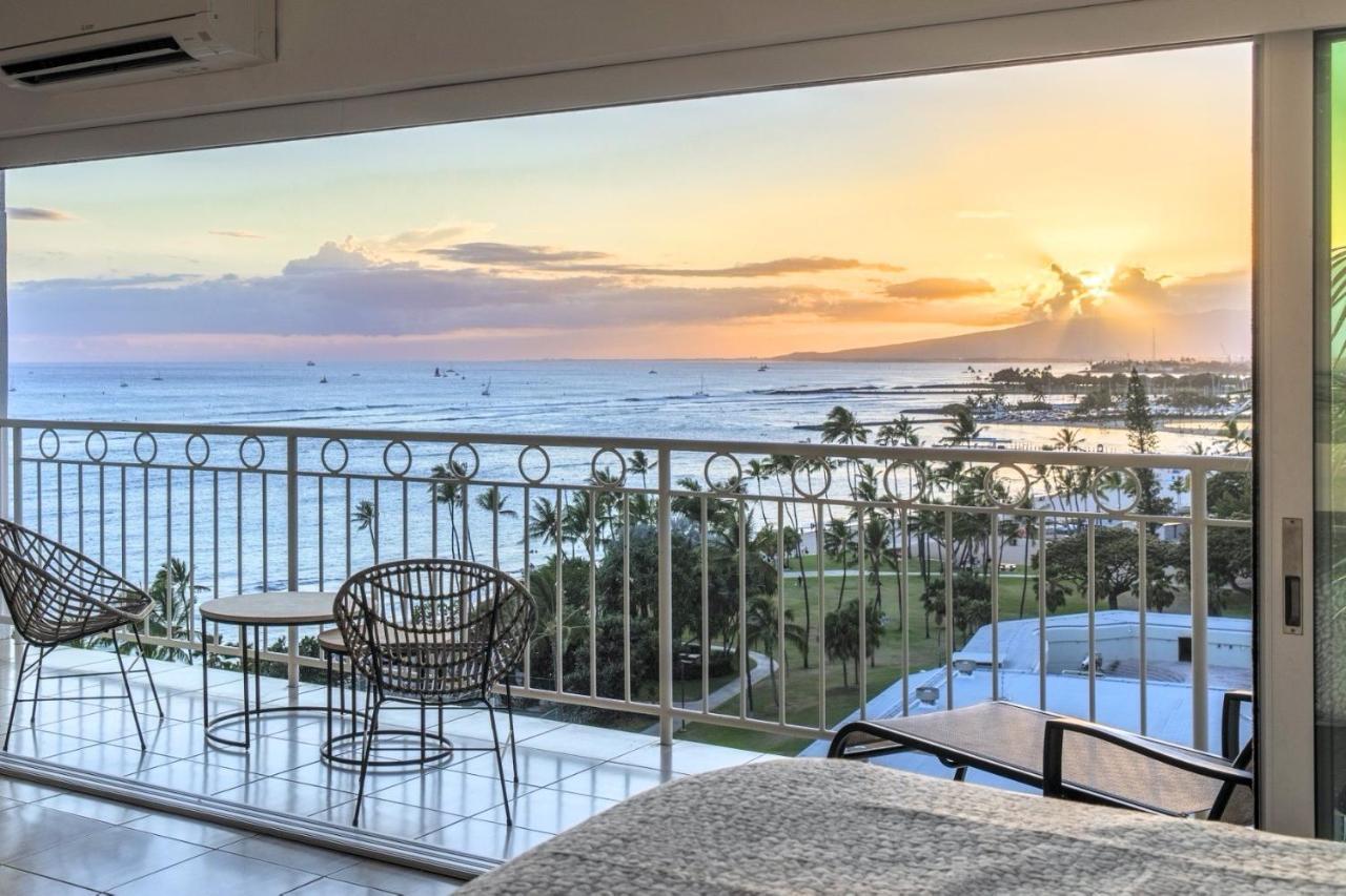 Apartment Waikiki Shore 1116 Beachfront