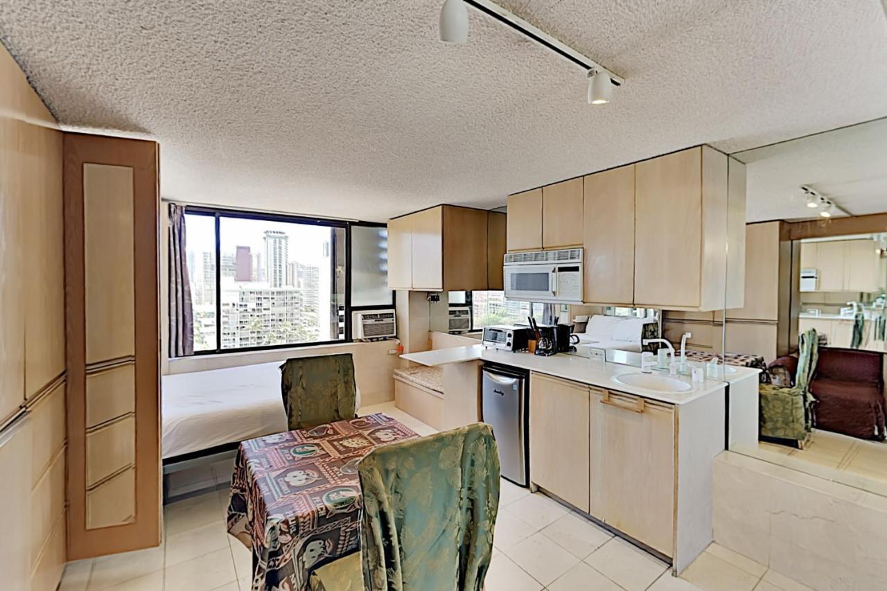 Hawaiian Monarch 1607 Apartment